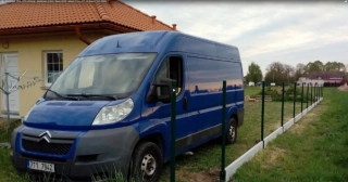 MONTÁŽ Betonování sloupků(s podhrabovou deskou) včetně betonu a dopravy cena za Ks