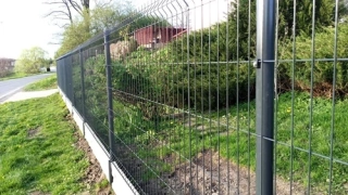 MONTÁŽ Betonáž sloupků pro Panely/Podhrab. desky, Branky a Brány cena za Ks
